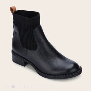 NWOT Kenneth Cole Gentle Souls BEST CHELSEA SOCK BOOTIE size 8 Black
